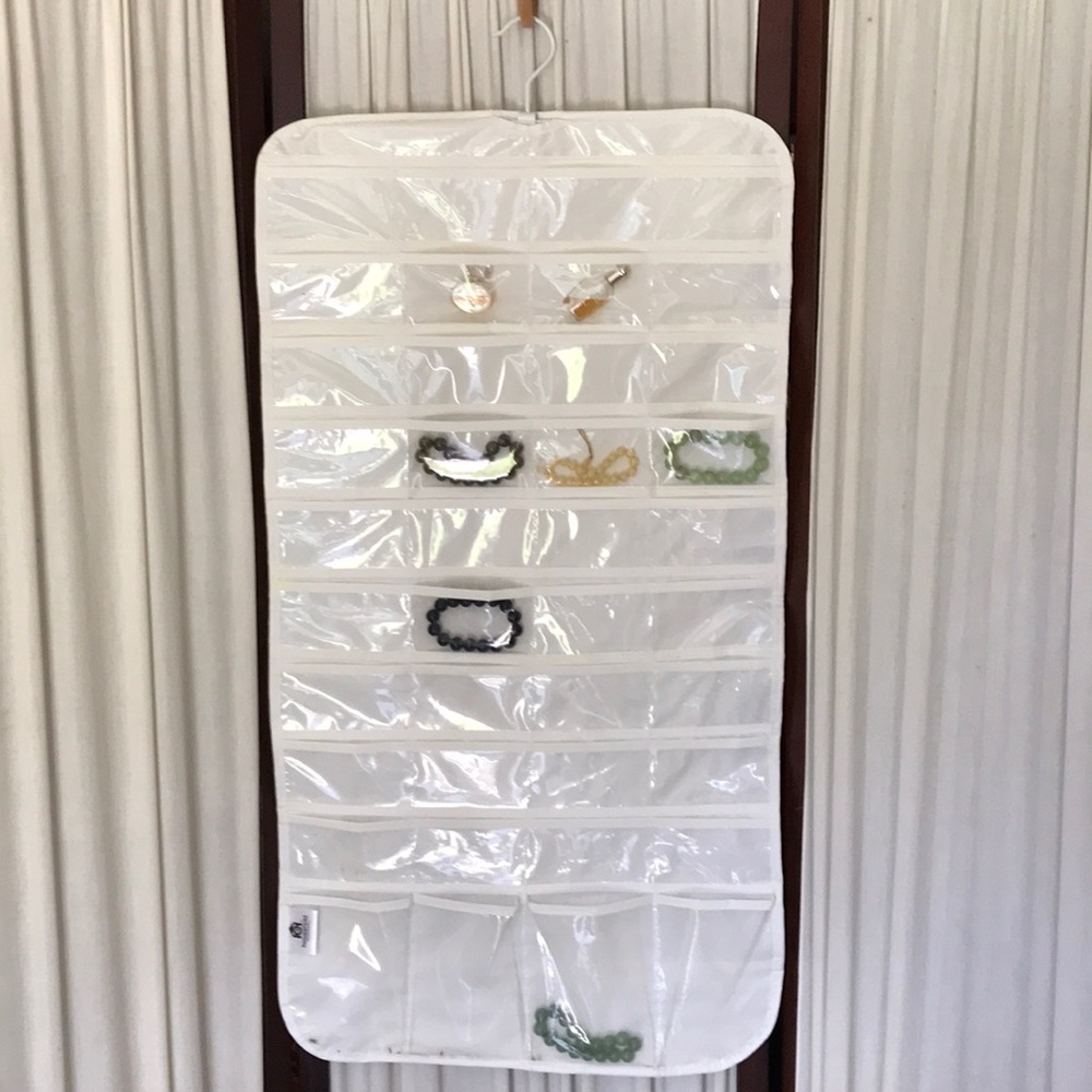 Two site’s jewelry organizer